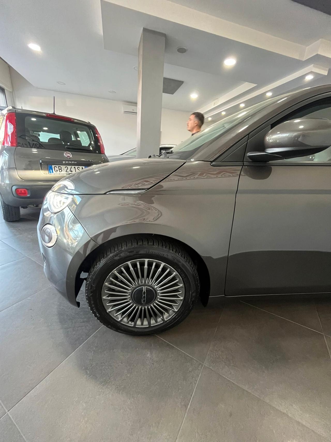 Fiat 500 500e Berlina 42 kWh Icon