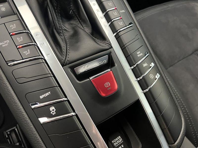 Porsche Macan -