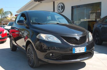 Lancia Ypsilon 1.0 firefly hybrid 70CV Gold S&S Uff Italy USB