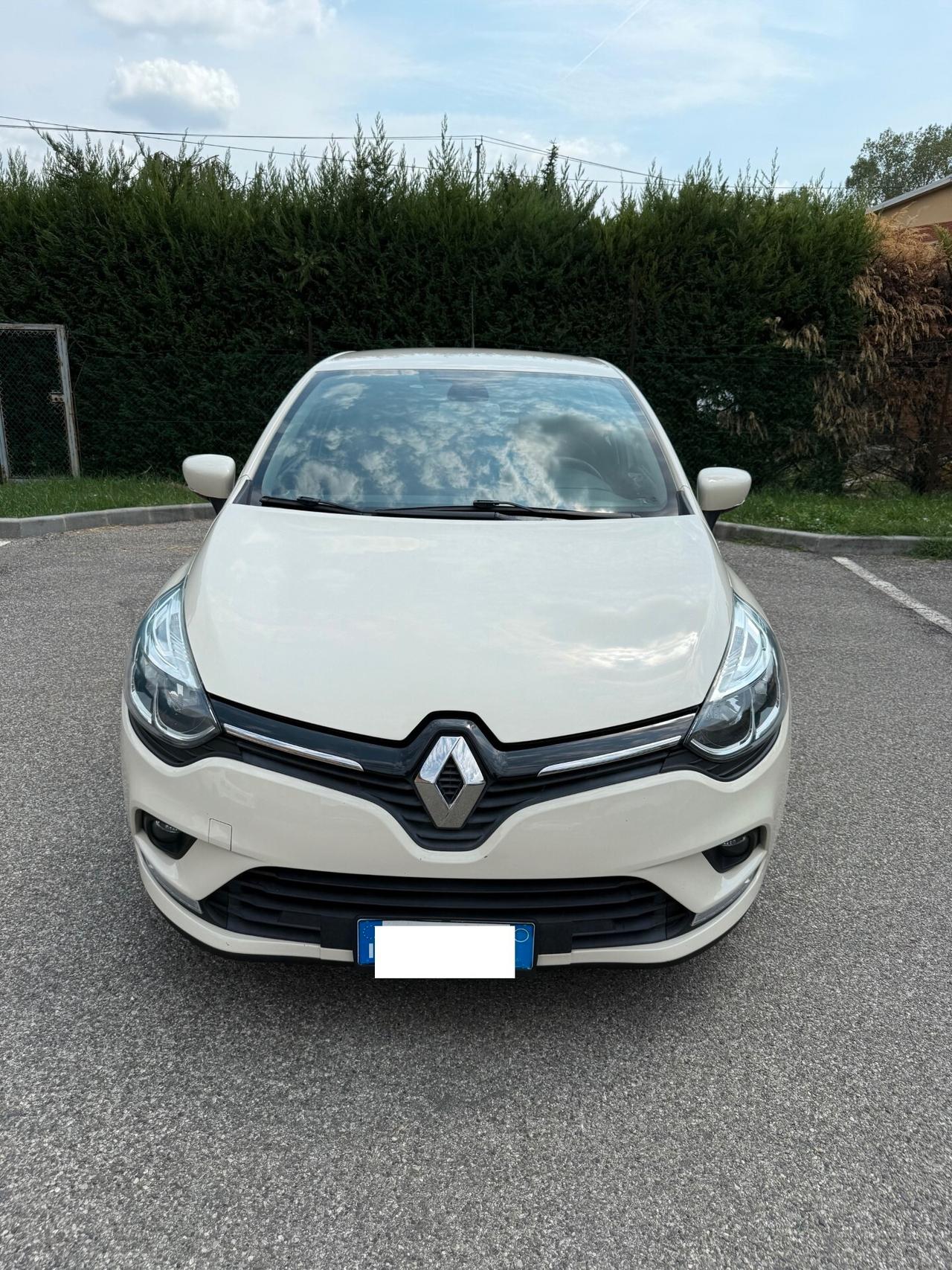 Renault Clio 1.5 dci - NEOP. - NAV. - 12 MESI DI GAR. -