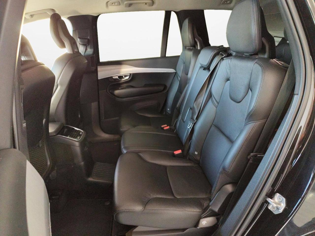 Volvo XC90 2.0 t8 phev R-design awd 303cv 7 Posti