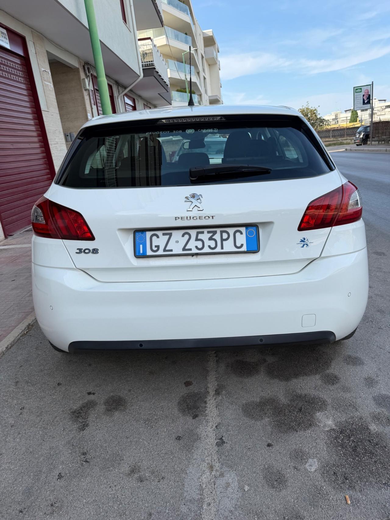 Peugeot 308 1.6 HDi 92 CV BERLINA *140.000km*