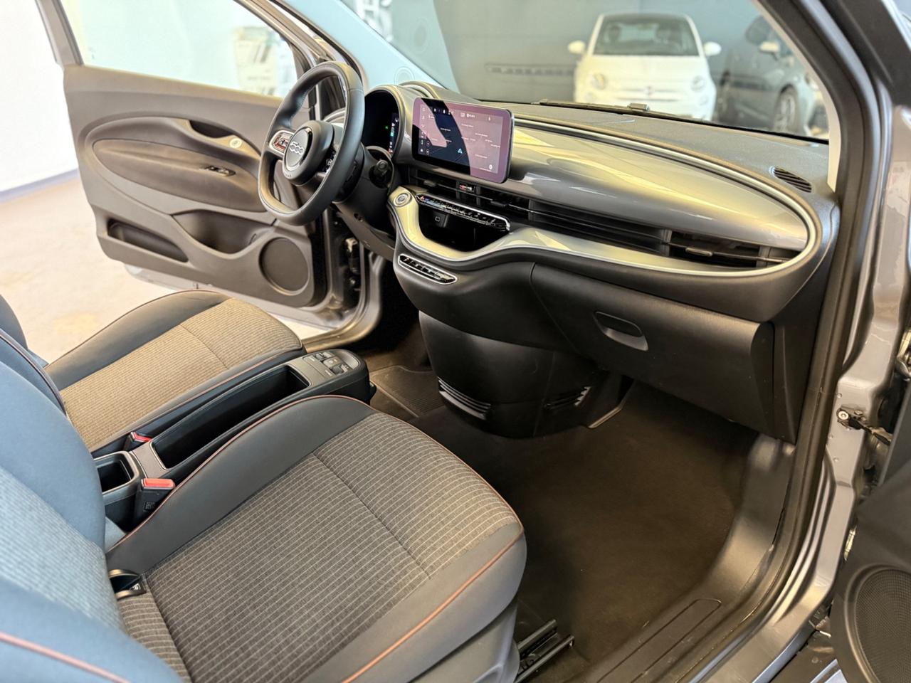 Fiat 500e Berlina 42 kWh La Prima NEOPATENTATI