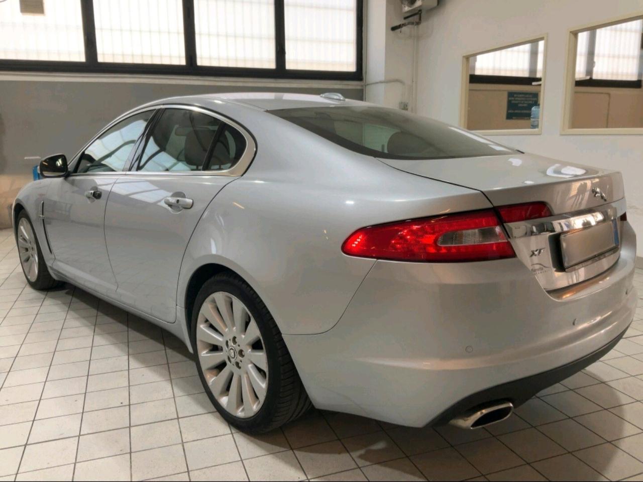 Jaguar XF 2.7D V6 Premium Luxury