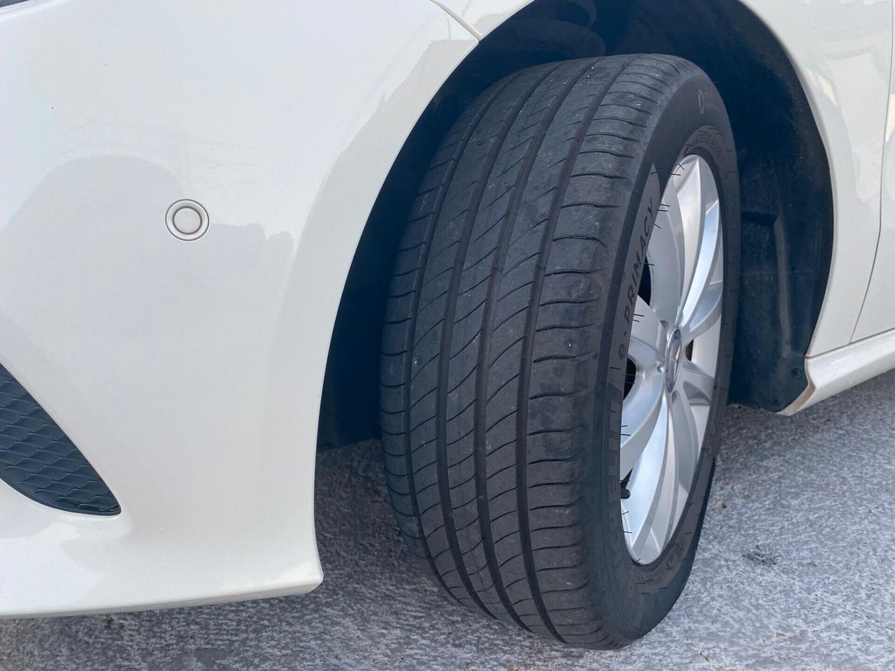Mercedes-benz A 180 Business *13900Km