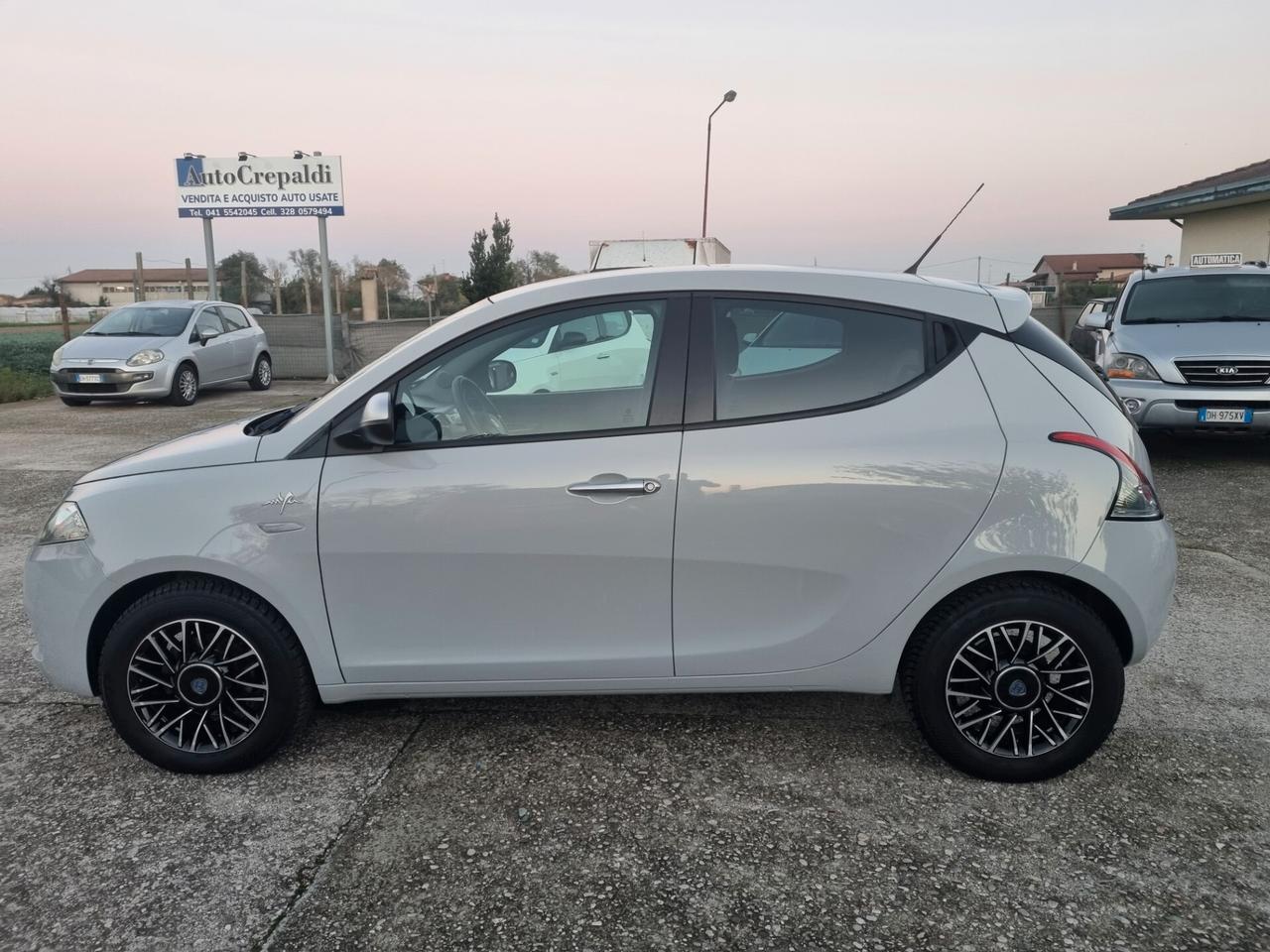 Lancia Ypsilon 1.2 69 CV 5 porte MYA "NEOPATENTATI"