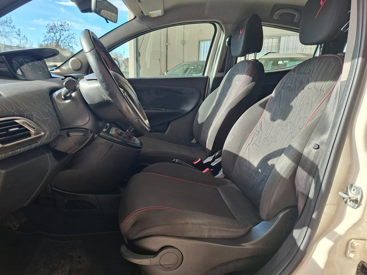 Lancia Ypsilon 1.2 69 CV 5 porte Platinum