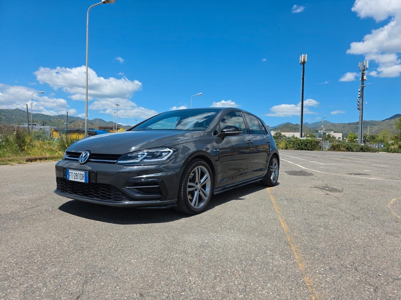 Volkswagen Golf 7.5 R-Line 1.6tdi VIRTUAL FARI LED