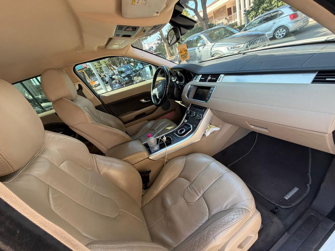 Land Rover Range Evoque 2.2 TD4 5p. Pure