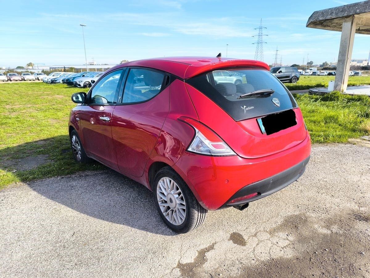 Lancia Ypsilon cambio automatico