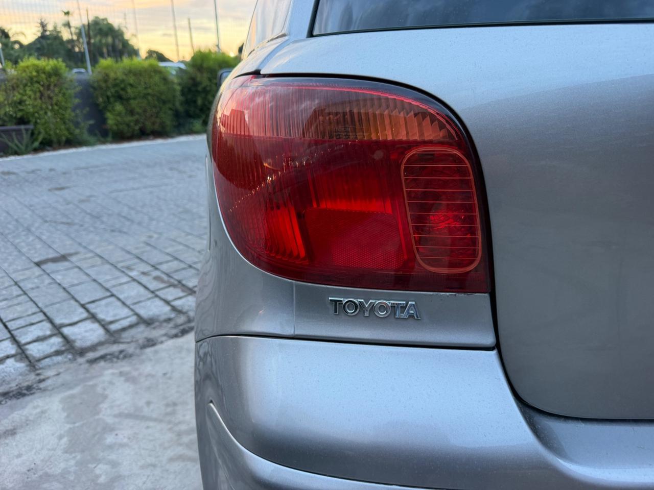 Toyota Yaris 1.3i 16V cat 5 porte Sol Blue