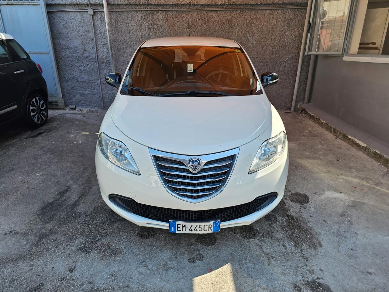 Lancia Ypsilon 0.9 TwinAir 85 CV 5 porte Metano Ecochic Silver