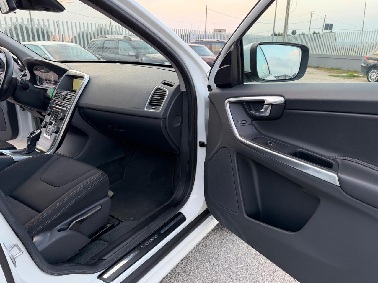 VOLVO XC60 2.0D D3 150CV GEARTRONIC FUL LED MY16