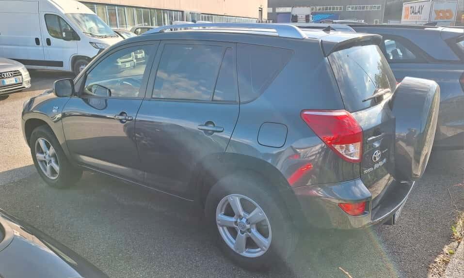 Toyota RAV 4 2.2 D-4D 4X4 Luxury INTROVABILE