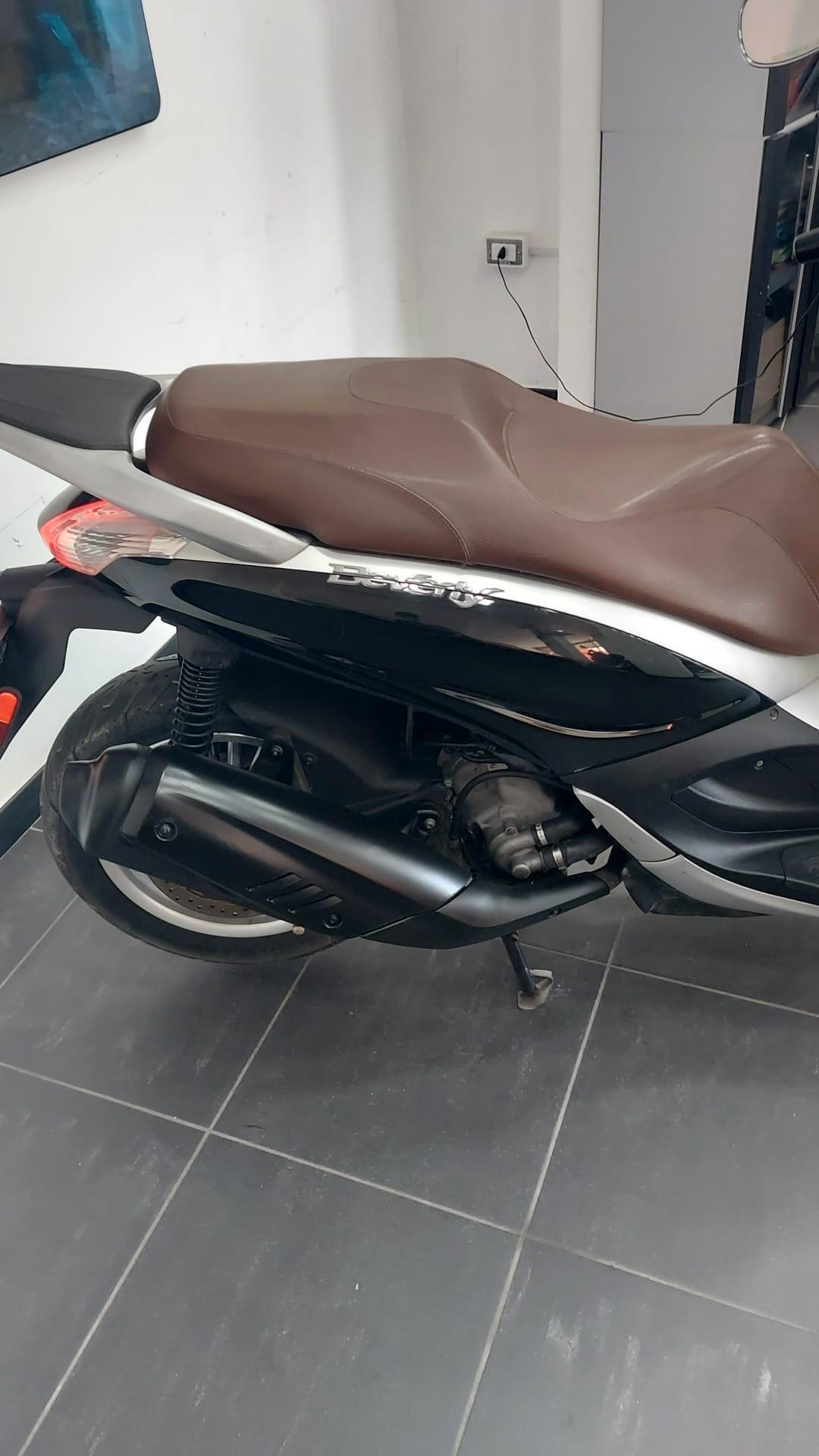 Piaggio Beverly 300 BASE