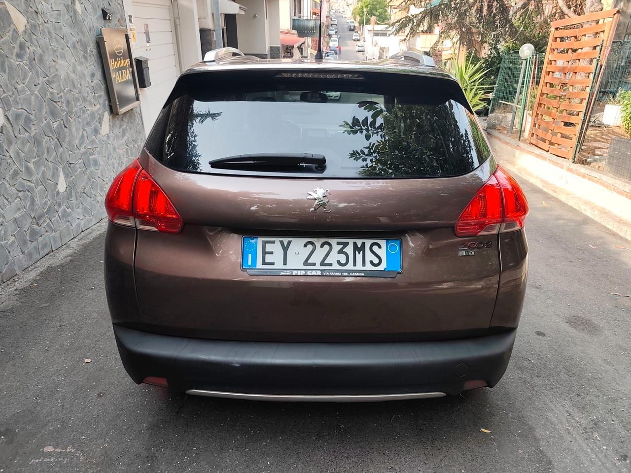 Peugeot 2008 1.6 e-HDi 92 CV Allure leggi