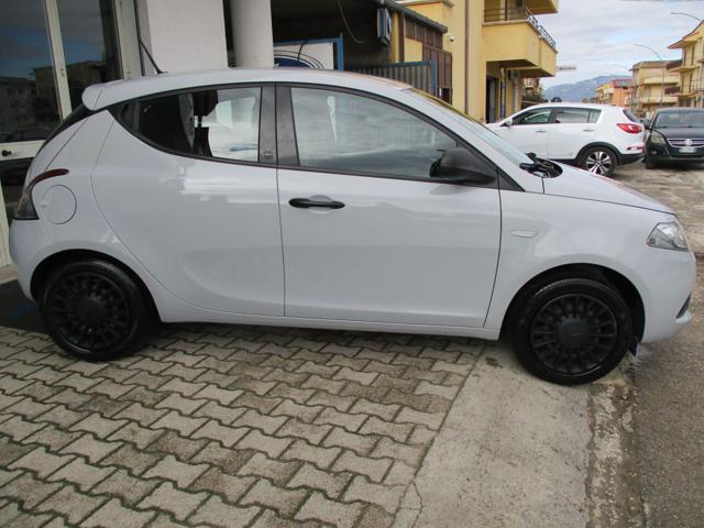 LANCIA Ypsilon 1.0 5 porte Hybrid Silver