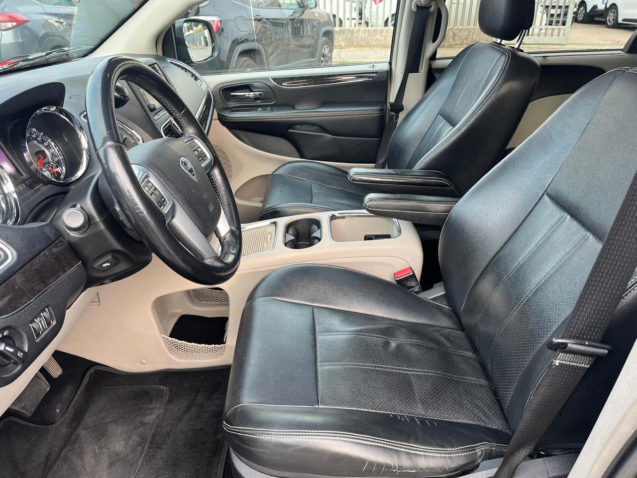 Lancia Voyager 2.8 Turbodiesel 163 CV