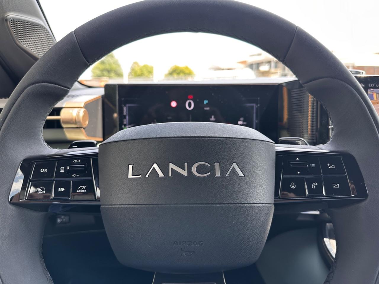 Lancia Ypsilon Hybrid e-DCT