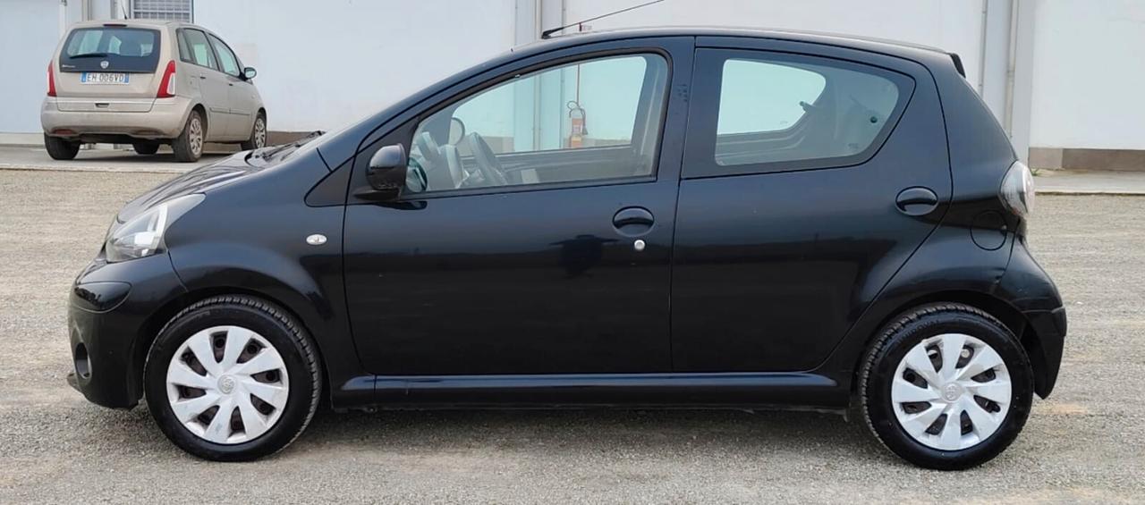 Toyota Aygo 1.0 VVT-i 69 CV 5 porte x-cool