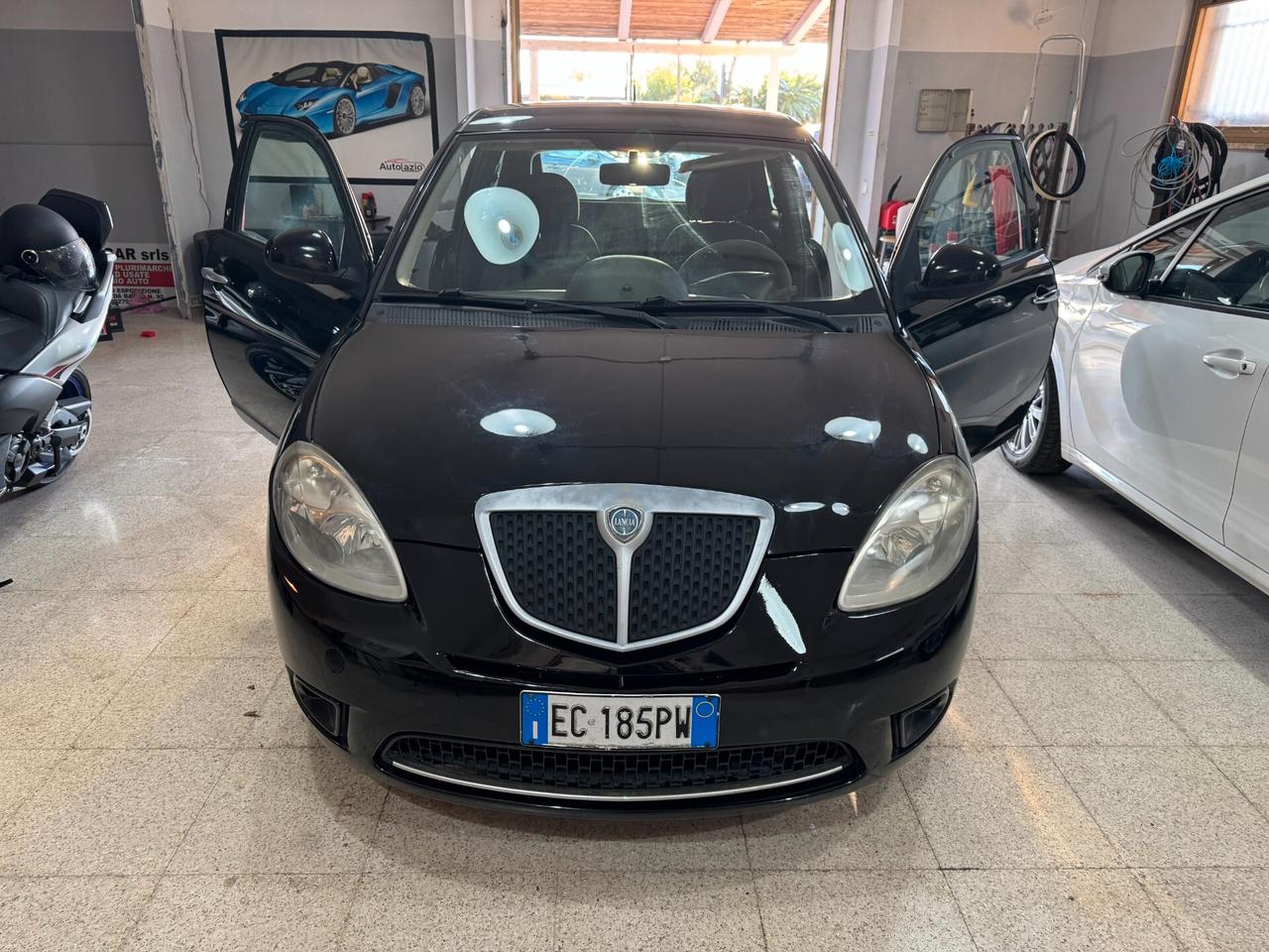 Lancia Ypsilon 1.2 cc. GPL Platino 77 cv. OK NEOPATENTATI