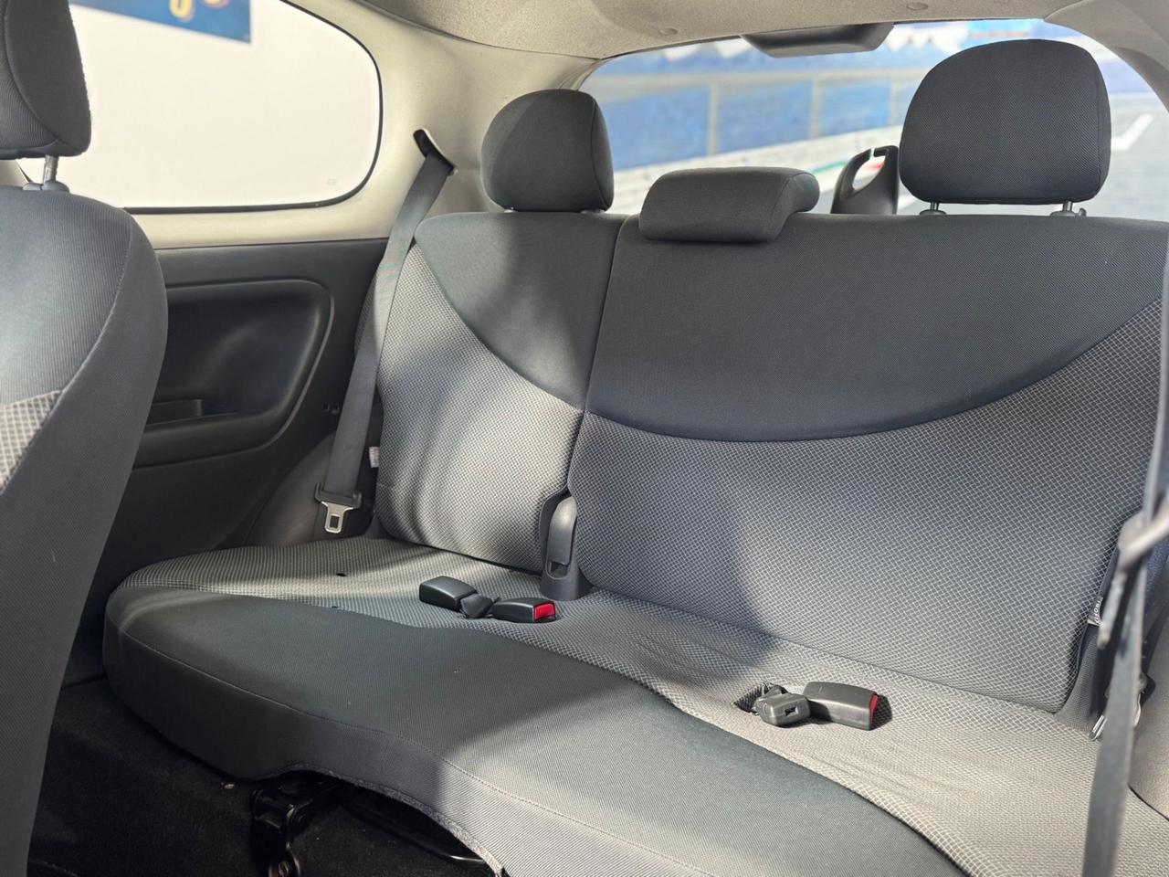 Toyota Yaris 1.0i 16V OK NEOPATENTATI