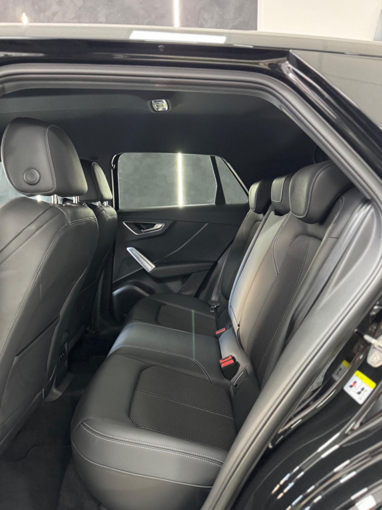 Audi Q2 SQ2 TFSI quattro S tronic sport attitude