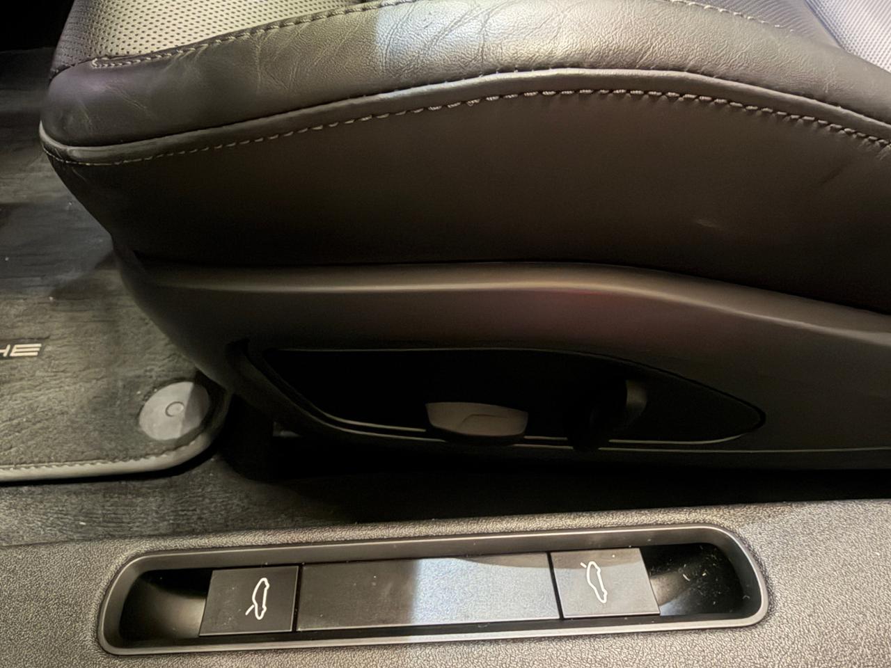 Porsche 911 Targa 3.0 4 GTS auto