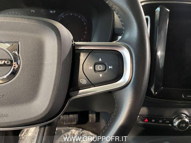 Volvo XC40 B4 AWD Geartronic Momentum Pro