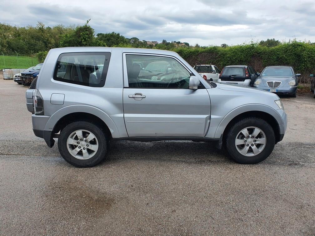 Mitsubishi Pajero IV 3.2 16V DI-D 160CV 3p. GLX