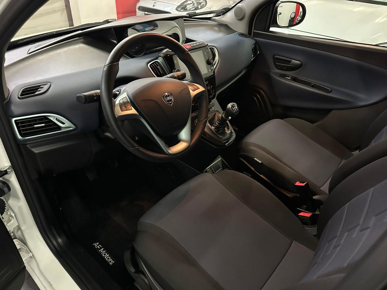 Lancia Ypsilon 1.0 FireFly S&S Hybrid Platino Full