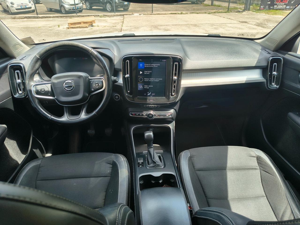 VOLVO XC40 D3 MOMENTUM "MAI VISTA UNA SIMILE"