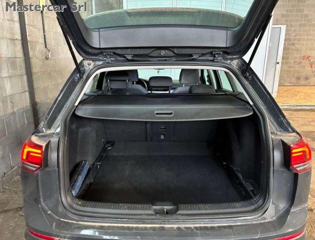 VOLKSWAGEN Golf Variant Golf VIII Variant 1.0 tsi evo Life 110cv - GF044WJ