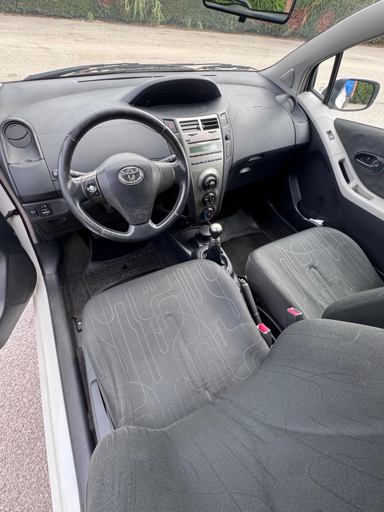 Toyota Yaris 1.0 Luxury pack