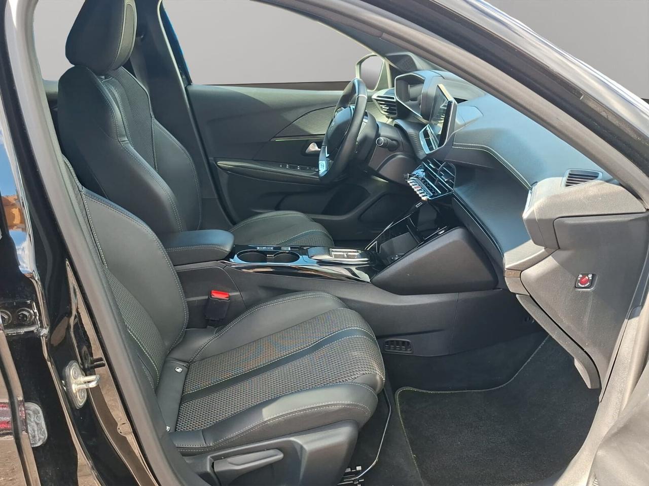 Peugeot 208 motore elettrico 136 CV 5 porte GT
