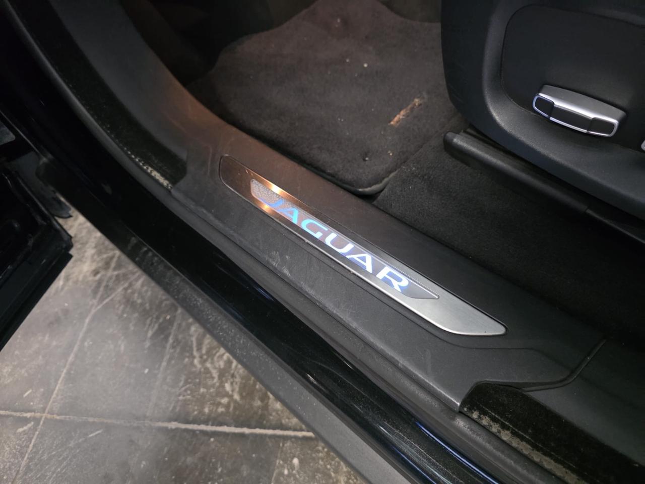 Jaguar F-Pace 2.0 D 180 CV AWD aut. R-Sport
