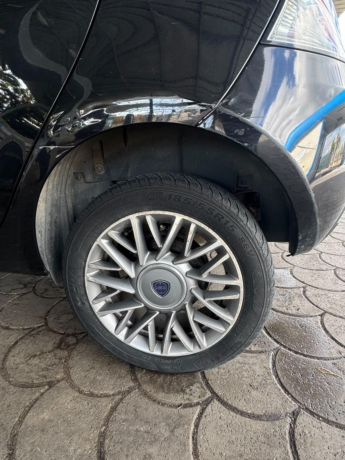 Lancia Ypsilon 0.9 TwinAir 85 CV 5 porte Metano Ecochic Gold
