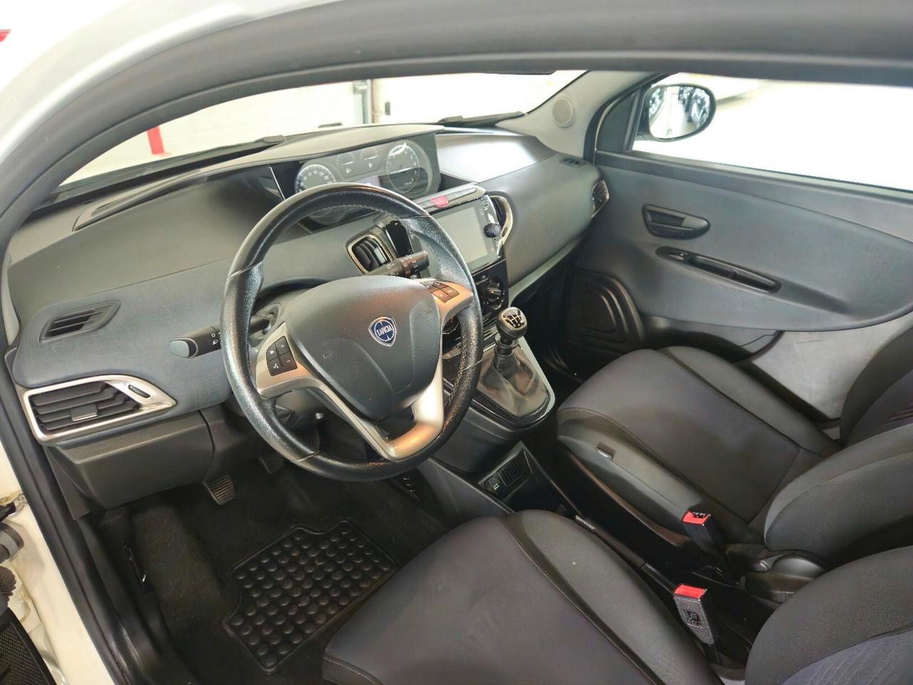 Lancia Ypsilon 1.0 FireFly 5 porte S&S Hybrid Gold