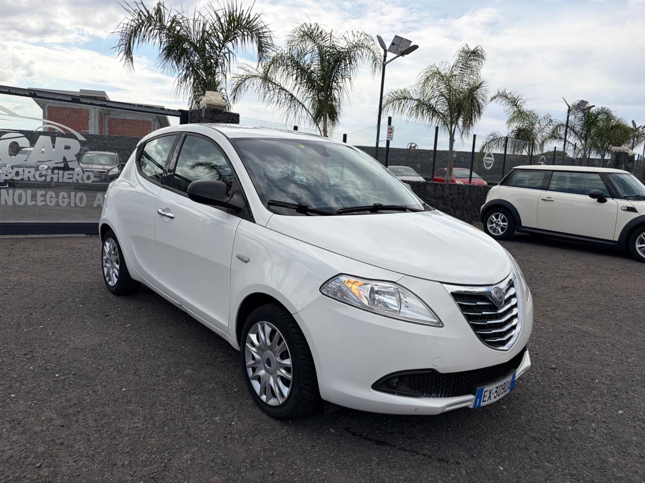 Lancia Ypsilon 1.2 69 CV 5 porte S&S Silver