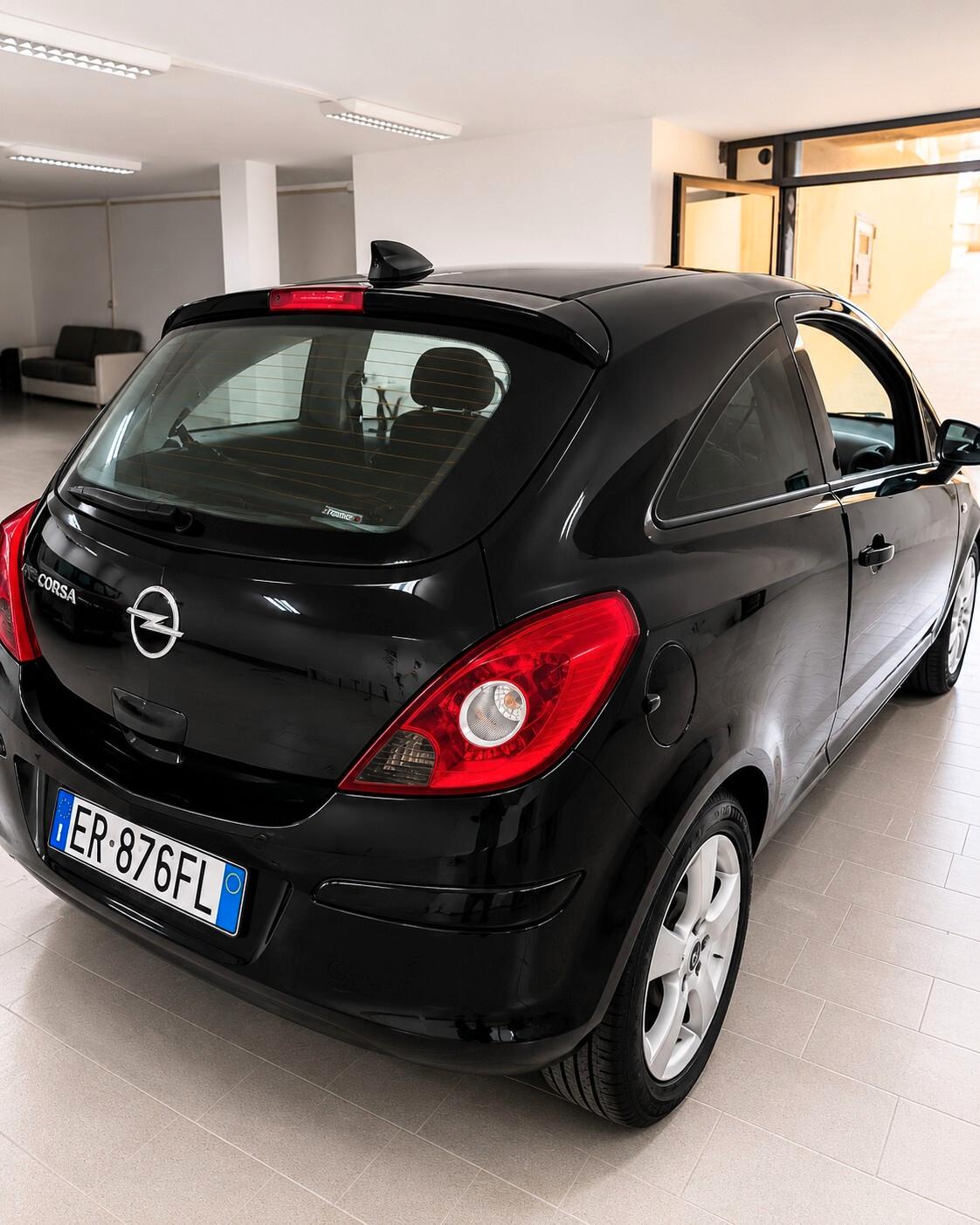 Opel Corsa 1.2 85CV 3 porte GPL-TECH b-color