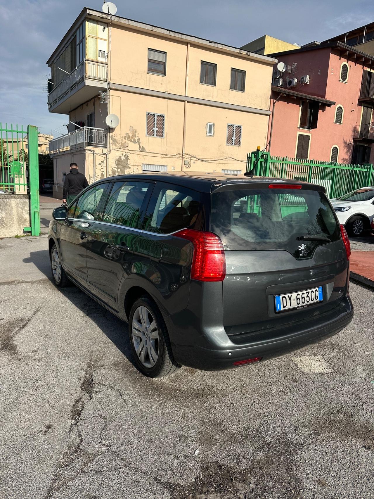 Peugeot 5008 2.0 HDi 150CV Féline