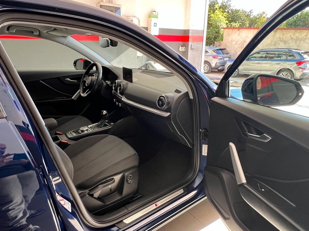 Audi Q2 30 TDI S tronic Identity Black