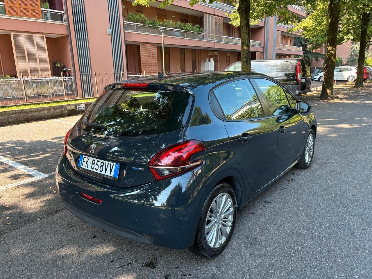 Peugeot 208 PureTech 82 5 porte Allure