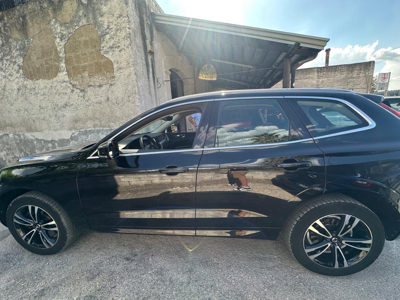 Volvo XC 60 XC60 B4 (d) AWD Geartronic Momentum UNICO PROPRIETARIO