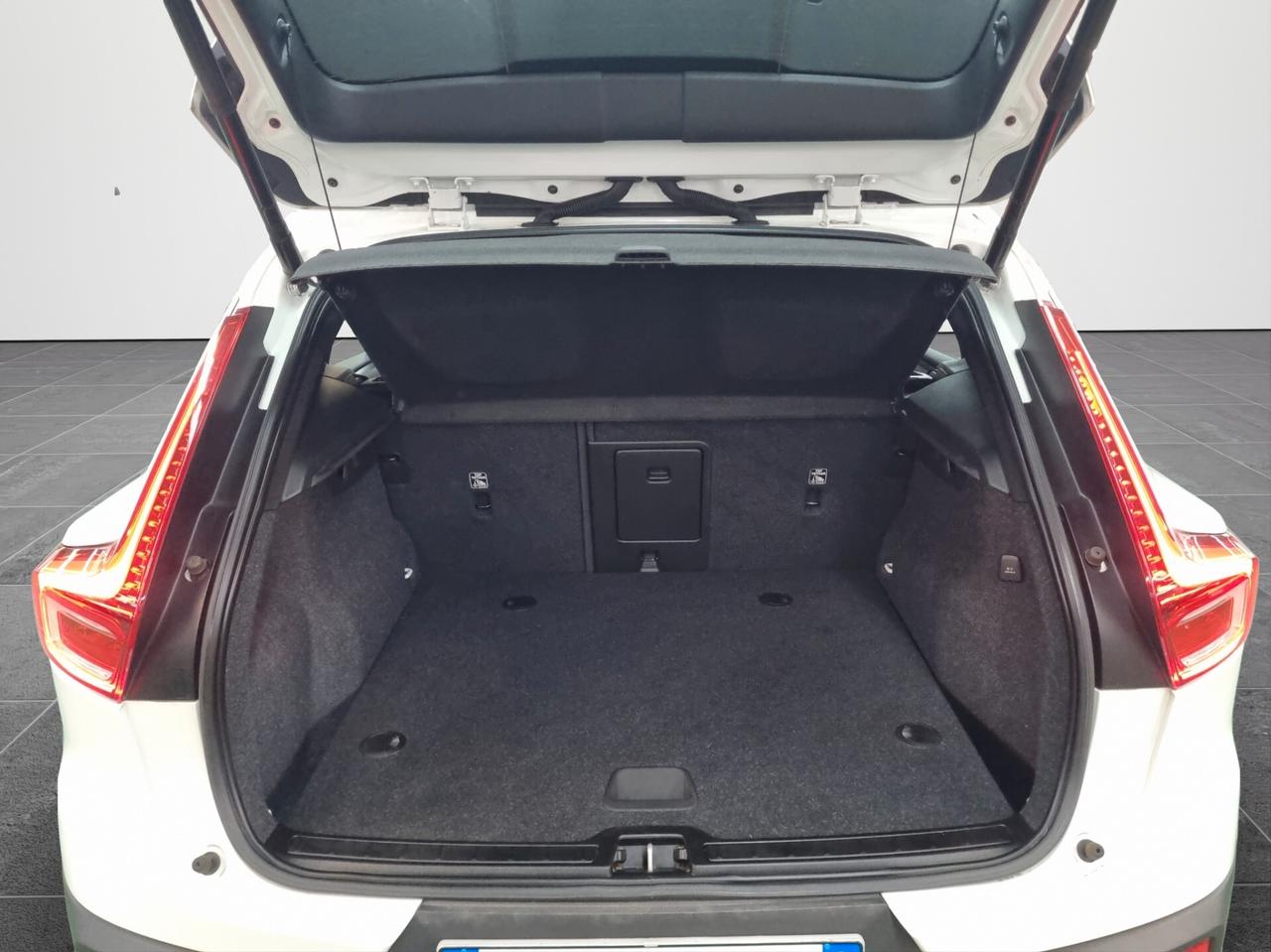 Volvo XC40 T2 Geartronic Momentum Pro AUTOCARRO N1