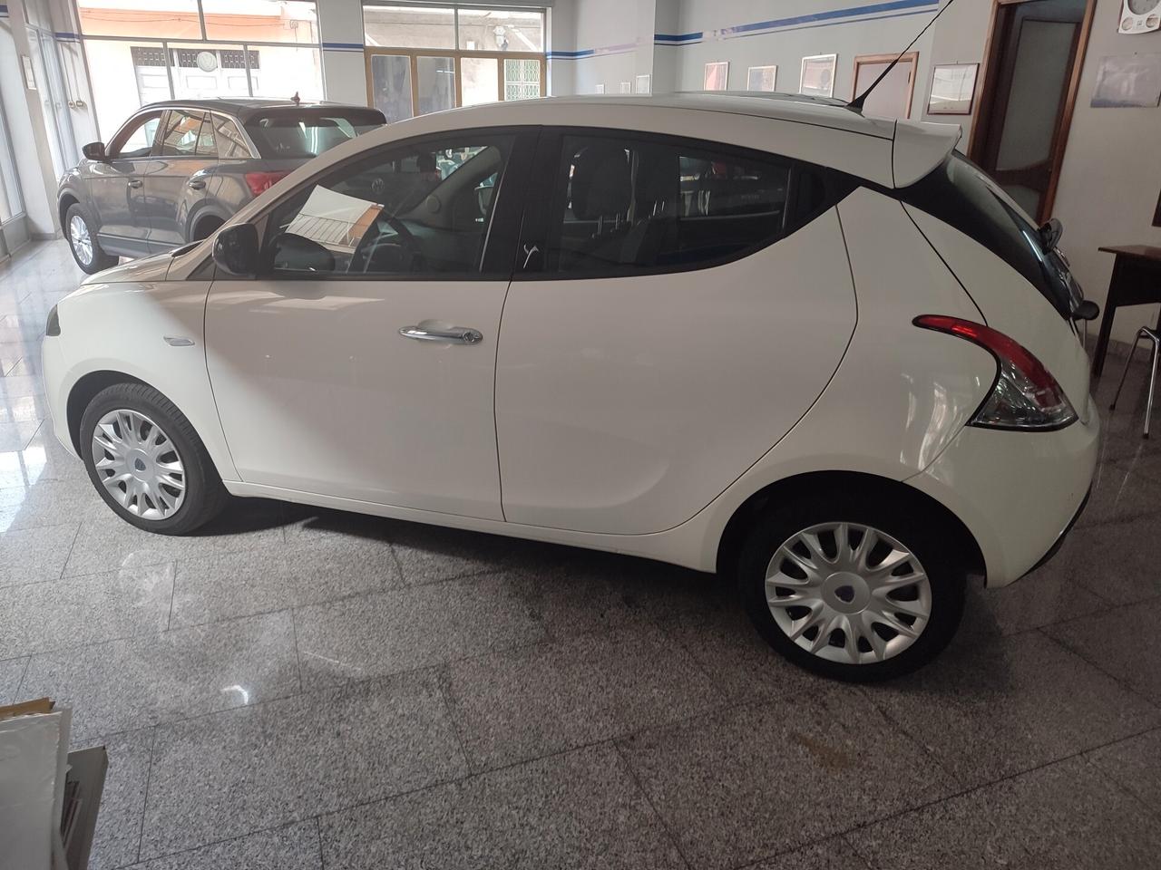 Lancia Ypsilon 1.3 MJT 16V 95 CV 5 porte S&S Silver