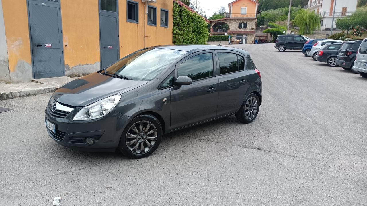 Opel Corsa 1.2 benzina GPL anno 2010 chilometri 170.000
