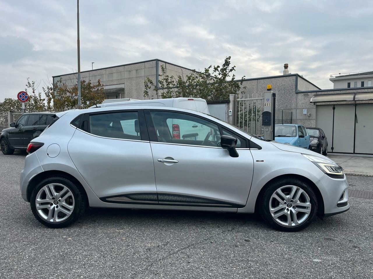 Renault Clio dCi 8V 75 CV 5 porte Moschino Life