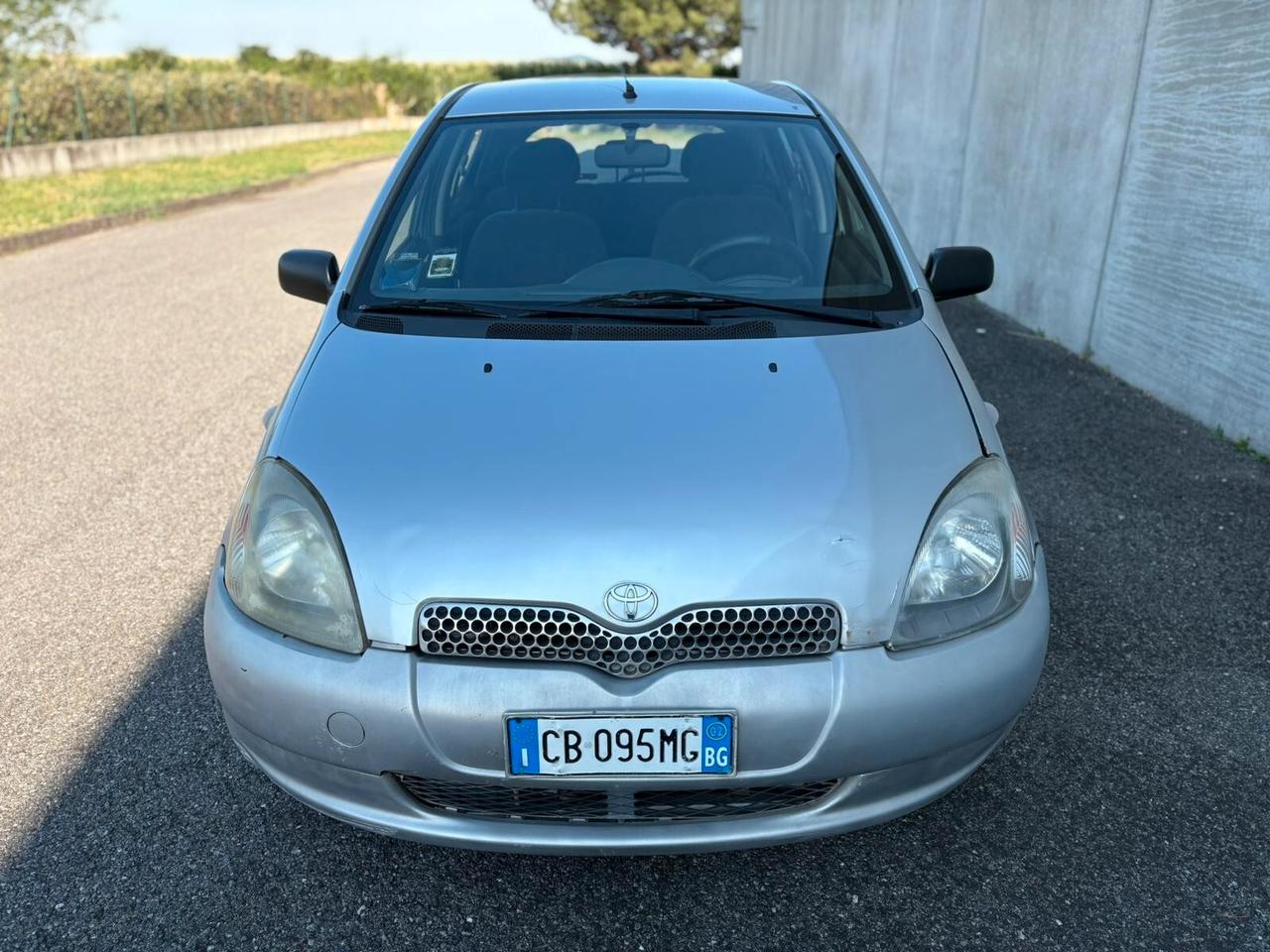 Toyota Yaris 1.0i 16V 5 porte NEOPATENTATI