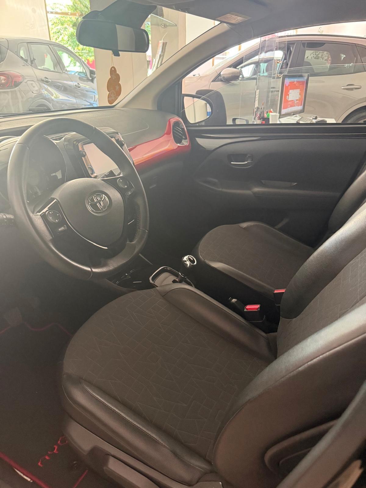Toyota Aygo Connect 1.0 VVT-i 69 CV 5 porte x-play TSS